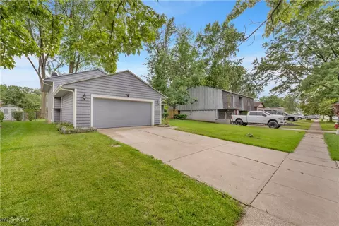 931 Howard St, Elyria, OH 44035 photo 3