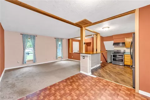 931 Howard St, Elyria, OH 44035 photo 8