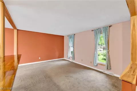 931 Howard St, Elyria, OH 44035 photo 6