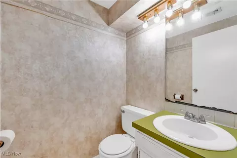 931 Howard St, Elyria, OH 44035 photo 22