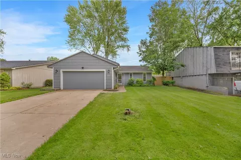 931 Howard St, Elyria, OH 44035 photo 2