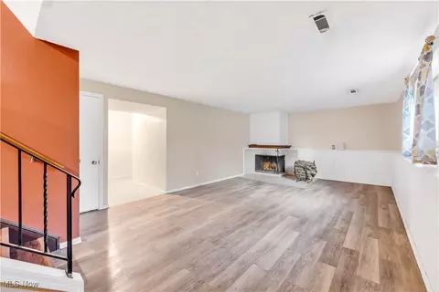 931 Howard St, Elyria, OH 44035 photo 16