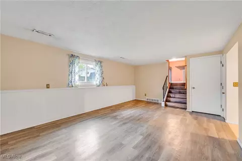931 Howard St, Elyria, OH 44035 photo 19