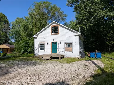 1499 Beachview Dr, Lake Milton, OH 44429