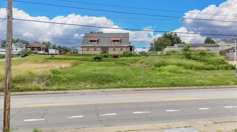 1015 7th St, Parkersburg, WV 26101