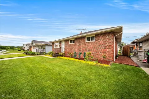 30888 Harrison Rd, Wickliffe, OH 44092 photo 2