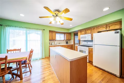30888 Harrison Rd, Wickliffe, OH 44092 photo 9