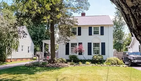 5100 Edenhurst Rd, Lyndhurst, OH 44124