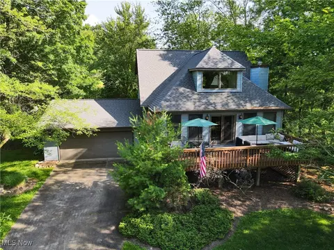 7154 Elgin Dr SW, Sherrodsville, OH 44675
