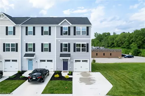 393 Slate Rdg, Barberton, OH 44203