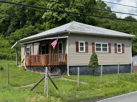 6797 Okey L Patteson Rd, Scarbro, WV 25917