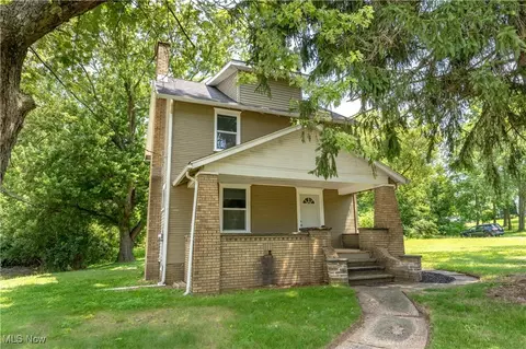 2429 Westbrook St SE, Magnolia, OH 44643