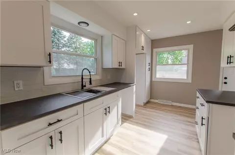 Kitchen - 2104 Hackberry St, Akron, OH 44301 photo 1 of 4