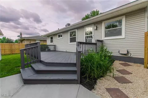 Exterior - 2104 Hackberry St, Akron, OH 44301 photo 6 of 9