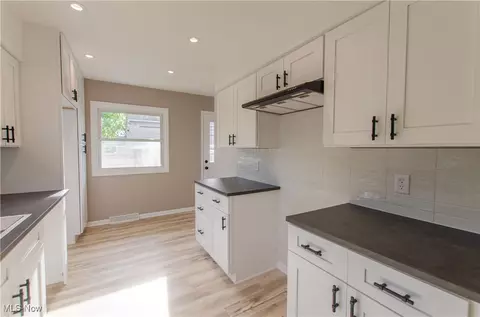 Kitchen - 2104 Hackberry St, Akron, OH 44301 photo 4 of 4