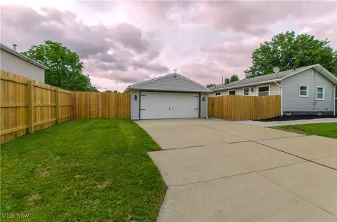 Exterior - 2104 Hackberry St, Akron, OH 44301 photo 4 of 9