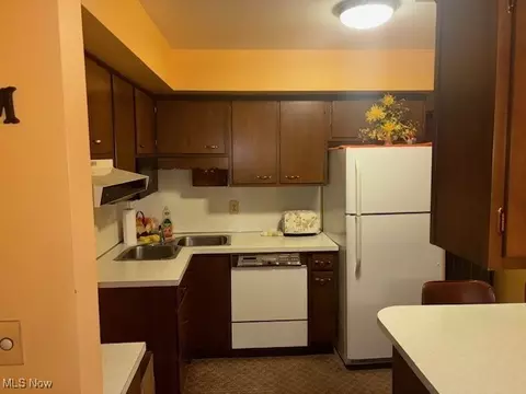 Kitchen - 1527 Difford, Niles, OH 44446 photo 3 of 3
