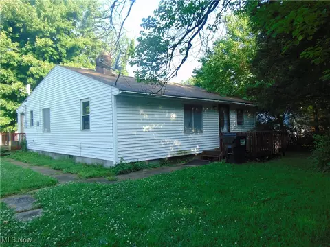 887 Beech Ave, Painesville, OH 44077