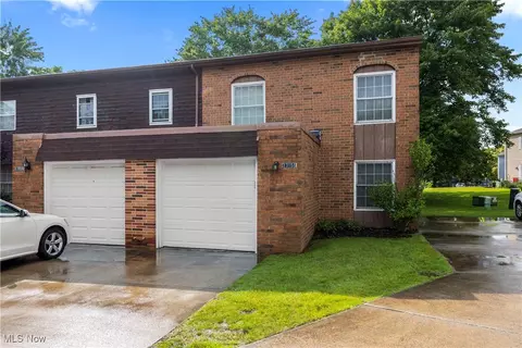 13958 Oakbrook Dr #3958, North Royalton, OH 44133