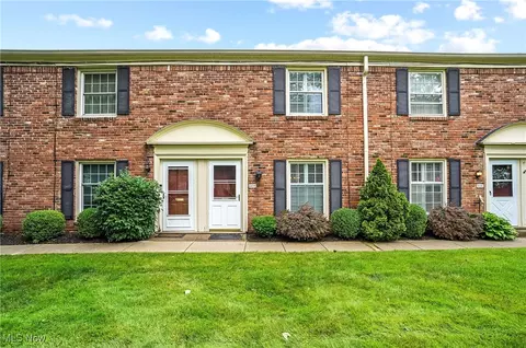 1239 Ashford Ln, Akron, OH 44313