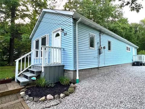 213 Turner Dr, Chardon, OH 44024