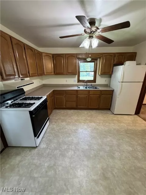 Kitchen - 126 Boardman Blvd, Boardman, OH 44512 photo 1 of 2