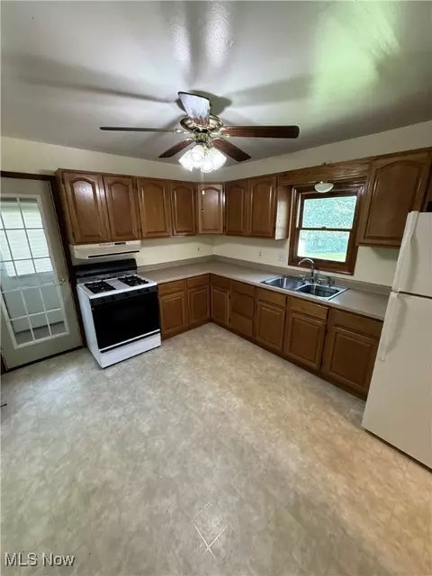 Kitchen - 126 Boardman Blvd, Boardman, OH 44512 photo 2 of 2