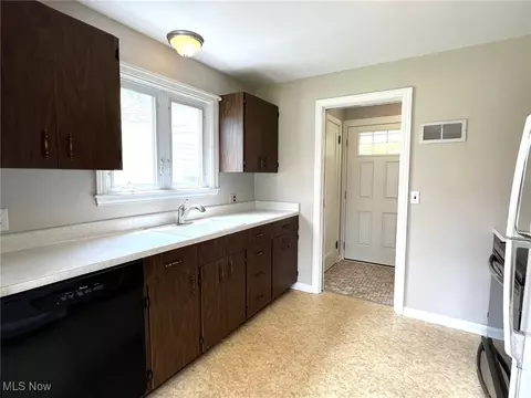 308 Valleyview Ave NW, Canton, OH 44708 photo 9
