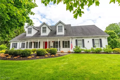 8959 Cinnabar Dr, Brecksville, OH 44141