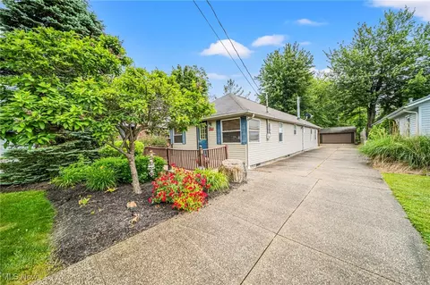 7586 Lakeshore Blvd, Madison, OH 44057