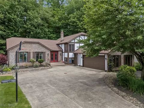 32859 Allenbury Dr, Solon, OH 44139