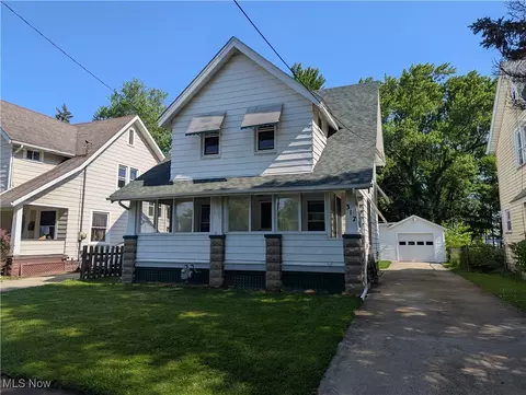 317 High St, Elyria, OH 44035