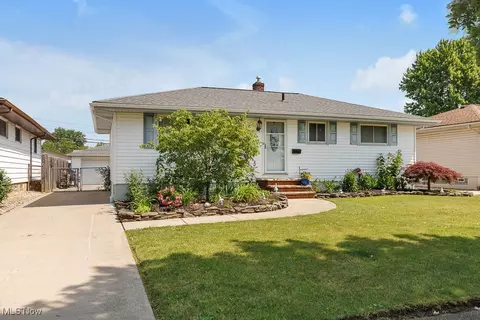15382 Birchcroft Dr, Brook Park, OH 44142