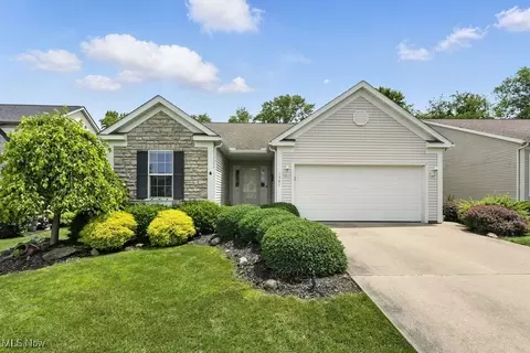 1367 Hidden Lake Blvd, Akron, OH 44312