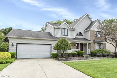 2850 Wynde Tree Dr, Seven Hills, OH 44131