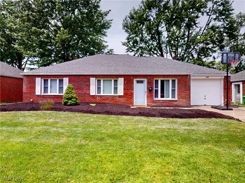 586 Birch Ave, Euclid, OH 44132