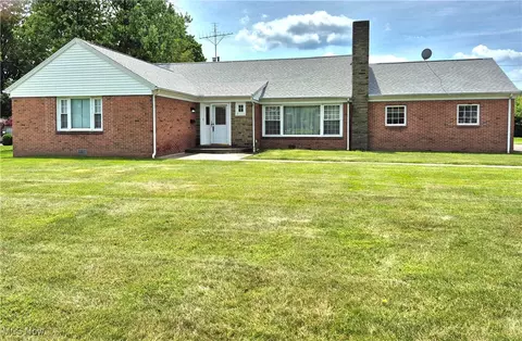 3218 Overlook Dr NE, Warren, OH 44483