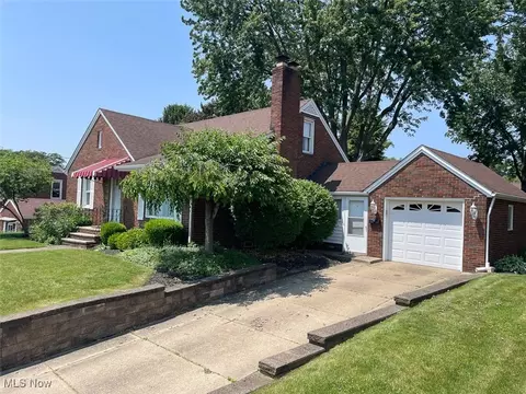 4425 2nd St NW, Canton, OH 44708