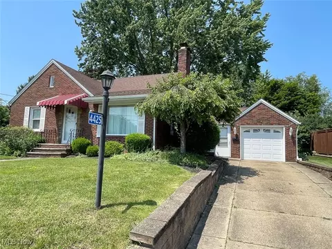 4425 2nd St NW, Canton, OH 44708 photo 2