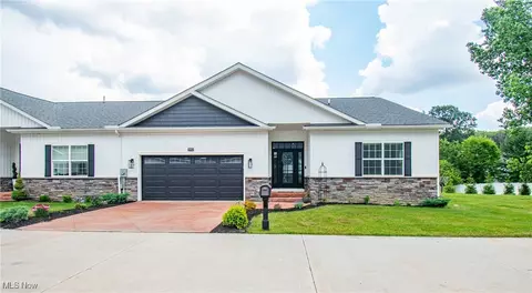 993 Pin Oaks Dr, Broadview Heights, OH 44147