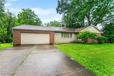 1729 Mccollum Rd, Youngstown, OH 44509