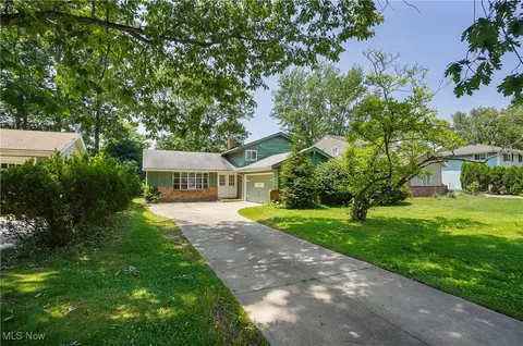 6572 Edgemoor Ave, Solon, OH 44139