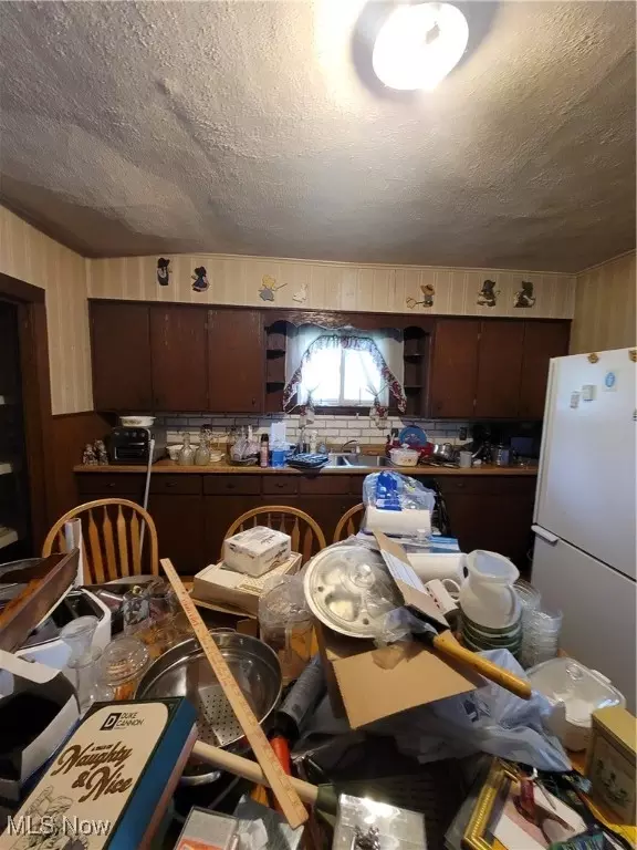 Kitchen - 145 North Rd, Niles, OH 44446 photo 1 of 1