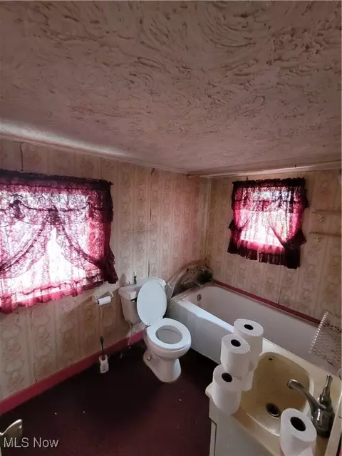 Bath - 145 North Rd, Niles, OH 44446 photo 1 of 2