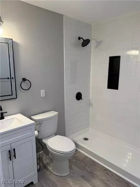 Bath - 22 E Ido Ave, Akron, OH 44301 photo 1 of 4