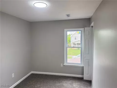 Bedroom - 22 E Ido Ave, Akron, OH 44301 photo 5 of 7