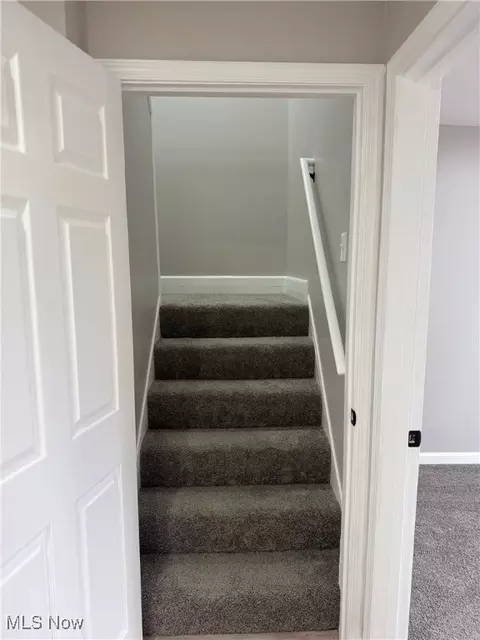 Entry Way - 22 E Ido Ave, Akron, OH 44301 photo 2 of 3