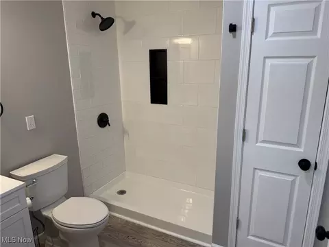 Bath - 22 E Ido Ave, Akron, OH 44301 photo 2 of 4