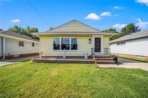 28666 Forest Rd, Willowick, OH 44095