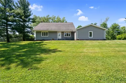12330 E Shiloh Dr, Chesterland, OH 44026